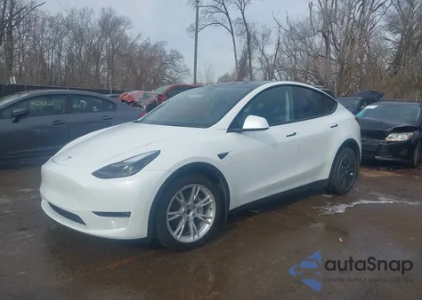 2023 Tesla Model Y Awd/Long Range Dual Motor All-Wheel Drive z USA, uszkodzony, nr VIN 7SAYGAEE2PF779988
